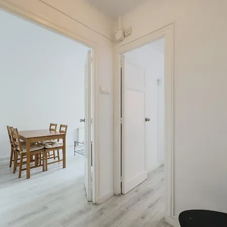 Bed&Bcn Mas Apartments L'Hospitalet de Llobregat Exterior photo